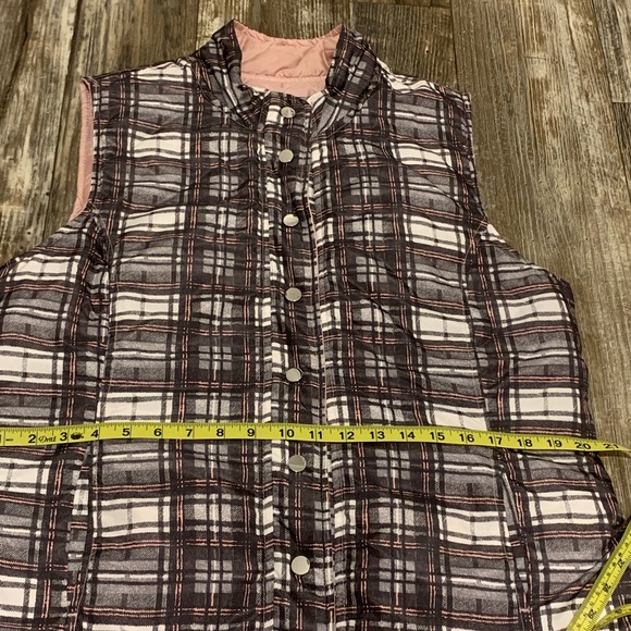 Casual Identity Women’s Large Reversible Puffer Button Up Vest Plaid Casual - Picture 8 of 9
